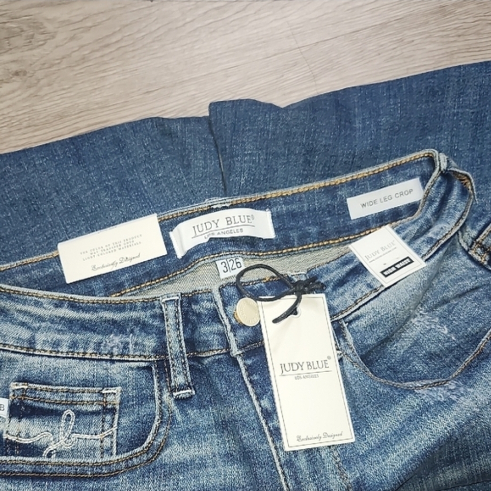 Judy Blue Medium Wash Blue Jeans - Picture 4 of 12